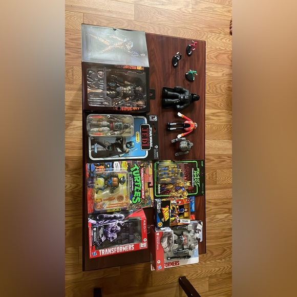 Mix of action figures